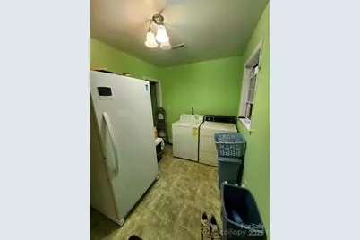 406 S Caldwell Avenue, Newton, NC 28658 - Photo 9