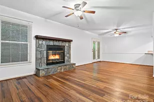 802 Parkway Vista Dr, Asheville, NC 28805 - Photo 3