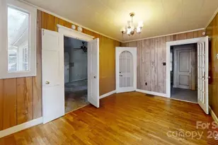 903 W Davidson Ave, Gastonia, NC 28052 - Photo 5