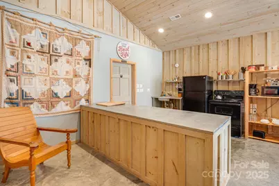 11381 State Hwy 80 N Highway, Burnsville, NC 28714 - Photo 9
