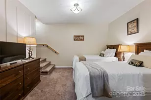 837 Peregrine Dr, Hendersonville, NC 28739 - Photo 29