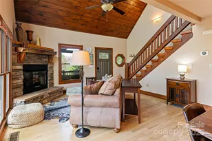 837 Peregrine Dr, Hendersonville, NC 28739 - Photo 9