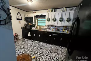 380 Echo Hill Dr, Green Mountain, NC 28740 - Photo 9