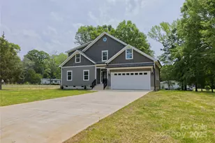 4006 Scarlet Dr, Matthews, NC 28104 - Photo 3