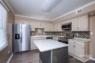 8835 Hunter Ridge Dr, Charlotte, NC 28226 - Photo 13