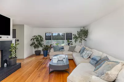 910 E Center Avenue, Mooresville, NC 28115 - Photo 9