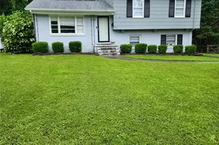 1615 Grovewood Dr, Charlotte, NC 28208 - Photo 1