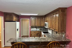 229 Garden Lakes Dr, Blacksburg, SC 29702 - Photo 5