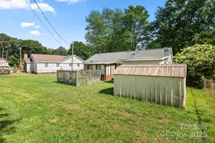 728 Dedmon Dr, Charlotte, NC 28216 - Photo 11