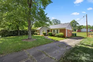 728 Dedmon Dr, Charlotte, NC 28216 - Photo 5