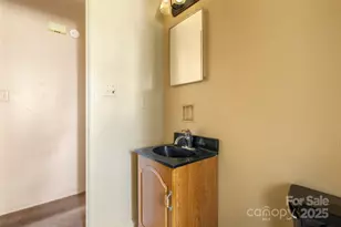 728 Dedmon Dr, Charlotte, NC 28216 - Photo 27