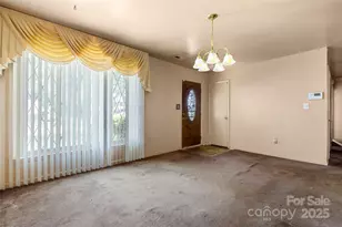 728 Dedmon Dr, Charlotte, NC 28216 - Photo 15