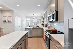 516 Lockwood Crk Dr, Charlotte, NC 28208 - Photo 5