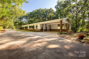 981 Sherwood Cir, Lancaster, SC 29720 - Photo 3