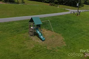 207 Lakeview Dr, Marion, NC 28752 - Photo 9