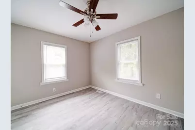 2123 W Sixth Avenue, Gastonia, NC 28052 - Photo 15
