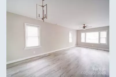 2123 W Sixth Avenue, Gastonia, NC 28052 - Photo 3