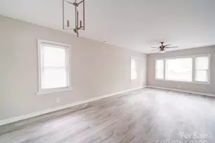 2123 W 6th Ave, Gastonia, NC 28052 - Photo 3