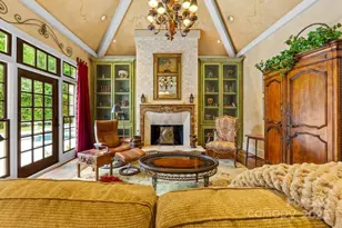 4523 Fox Brook Ln, Charlotte, NC 28211 - Photo 11