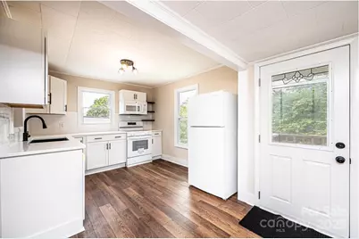 210 W 15th Street, Newton, NC 28658 - Photo 15