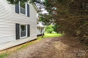 210 W 15th St, Newton, NC 28658 - Photo 41