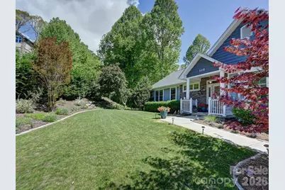 105 Spring Path, Hendersonville, NC 28739 - Photo 7