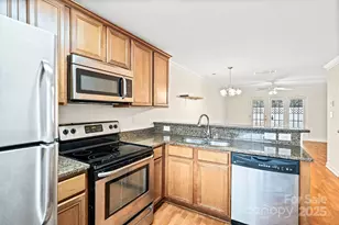 1215 Green Oaks Ln, Charlotte, NC 28205 - Photo 11