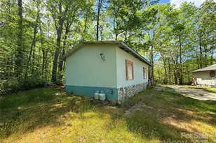 630 Deerchase Cir, Cedar Mountain, NC 28718 - Photo 9