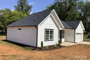 302 W 2nd St, Lowell, NC 28098 - Photo 3