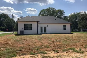 302 W 2nd St, Lowell, NC 28098 - Photo 17