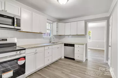 3637 Glenville Avenue, Charlotte, NC 28215 - Photo 13