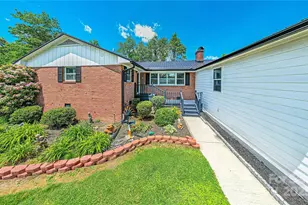 75 Hawthorne Dr, Brevard, NC 28712 - Photo 5