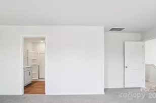 568 Country Oak Dr, Asheville, NC 28804 - Photo 15