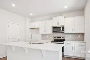 568 Country Oak Dr, Asheville, NC 28804 - Photo 5