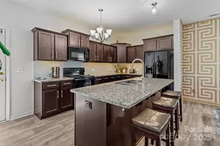 9132 Colwick Hill Ln, Charlotte, NC 28215 - Photo 13