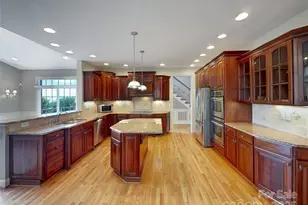 1000 Sarandon Dr, Matthews, NC 28104 - Photo 9