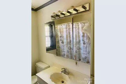 910 Parham Street, Henderson, NC 27536 - Photo 15