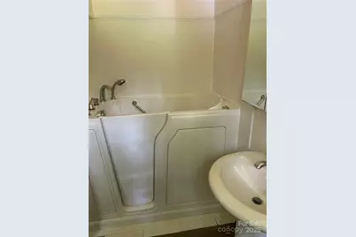 910 Parham Street, Henderson, NC 27536 - Photo 17