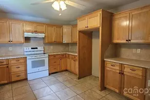 2820 Bellhaven Cir, Charlotte, NC 28214 - Photo 7