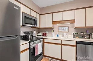 304 Abbey Cir, Asheville, NC 28805 - Photo 9