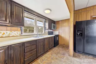 217 S Highland St, Gastonia, NC 28052 - Photo 9