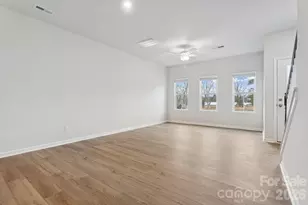 4742 Lakeview Road N, Charlotte, NC 28216 - Photo 5