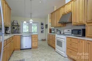 174 Allen Paul Dr, Hendersonville, NC 28791 - Photo 7