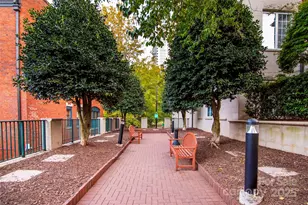 300 W 5th St, Charlotte, NC 28202 - Photo 23