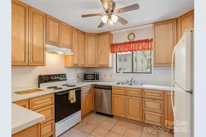 55 Lake Drive #4P, Laurel Park, NC 28739 - Photo 9