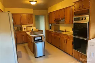 318 Academy St, Canton, NC 28716 - Photo 13