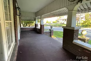 318 Academy St, Canton, NC 28716 - Photo 5