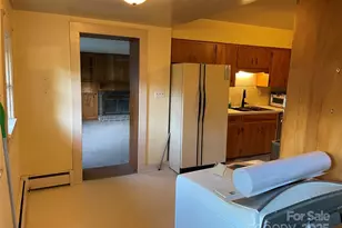 318 Academy St, Canton, NC 28716 - Photo 17