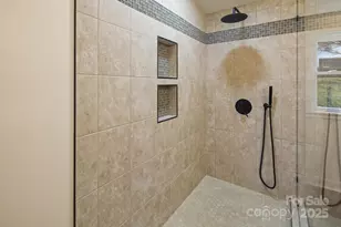 227 Ashmore Ave, Hendersonville, NC 28791 - Photo 17