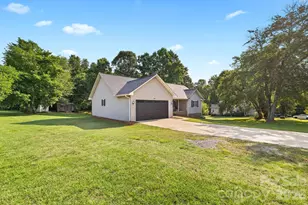 105 Saddlewood Ln, Statesville, NC 28625 - Photo 3